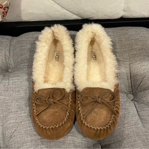 Ugg womens moccasins sz 9